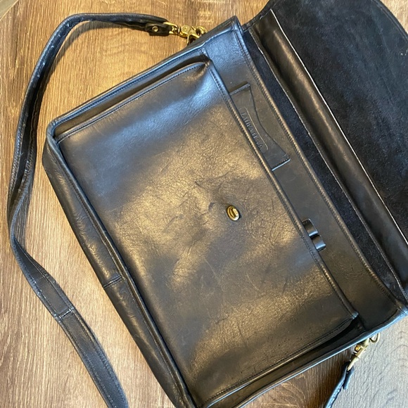 Laura U.S.A. Leather Messenger Bag - Picture 3 of 7